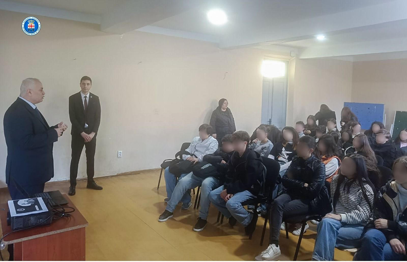 საქართველოს პროკურატურის წარმომადგენლებმა ანტინარკოტიკული კამპანიის ფარგლებში ხელვაჩაურის N1 საჯარო სკოლის მოსწავლეებთან საინფორმაციო შეხვედრა გამართეს