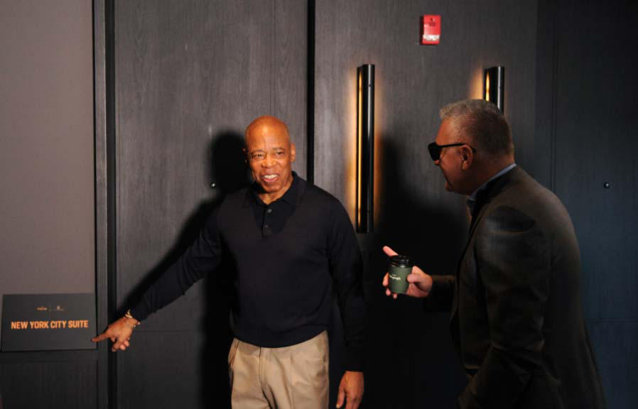 ნიუ იორკის მერი თბილისშია, ერიკ ადამსი სასტუმრო ტელეგრაფს ეწვია