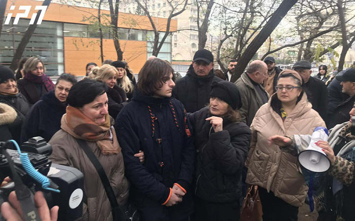 გიგა ავალიანის დედა - ვიდრე ყველა პროკურორი არ დაჯდება საბრალდებო სკამზე, მკვლელებთან ერთად, უკან არ დავიხევ