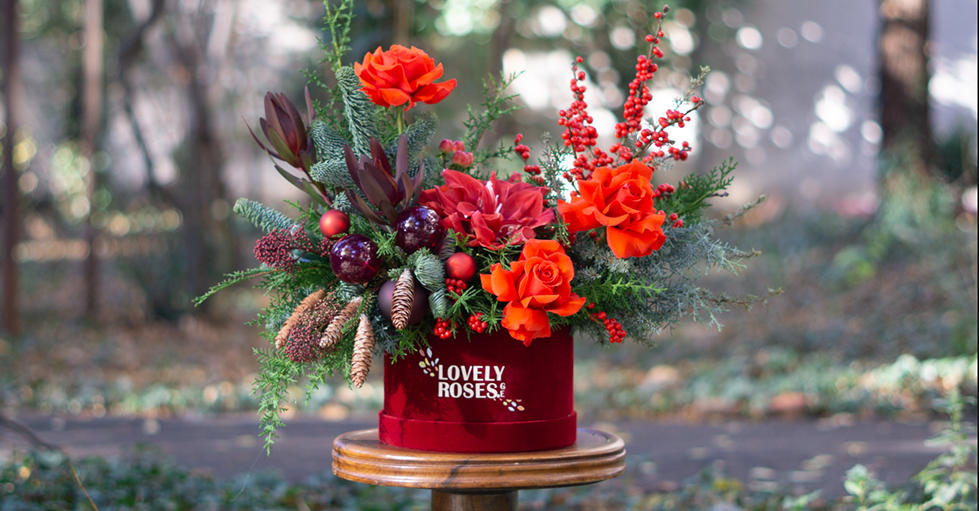 კორპორატიული საახალწლო საჩუქრები: რას ირჩევენ კომპანიები პარტნიორებისა და თანამშრომლებისთვის - რჩევები ყვავილების მაღაზია Lovely Roses-სგან