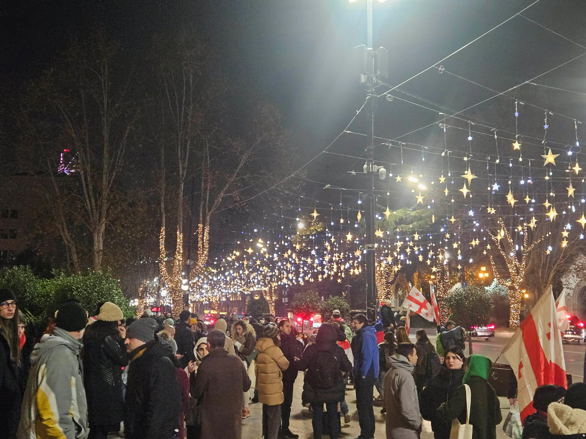 პარლამენტთან საპროტესტო აქცია მიმდინარეობს