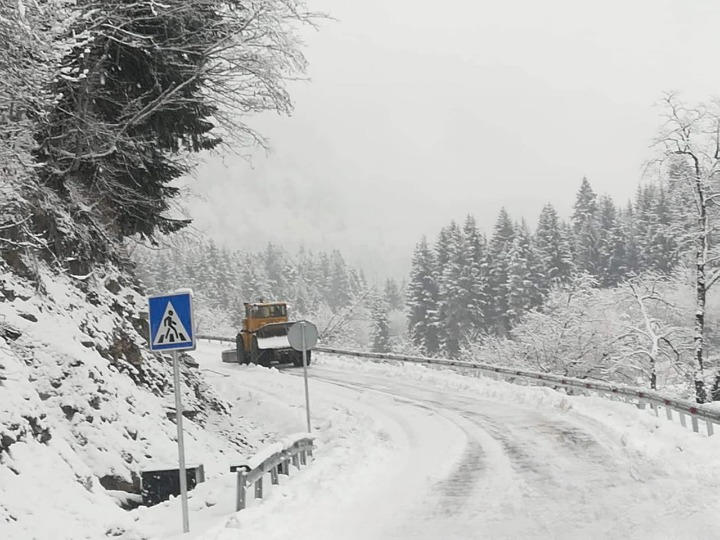 ნაქერალას უღელტეხილსა და საჩხერე(სარეკი)-უზუნთა-შქმერი-ზუდალის გზაზე მისაბმელიანი და ნახევრადმისაბმელიანი ავტოტრანსპორტის მოძრაობა აკრძალულია