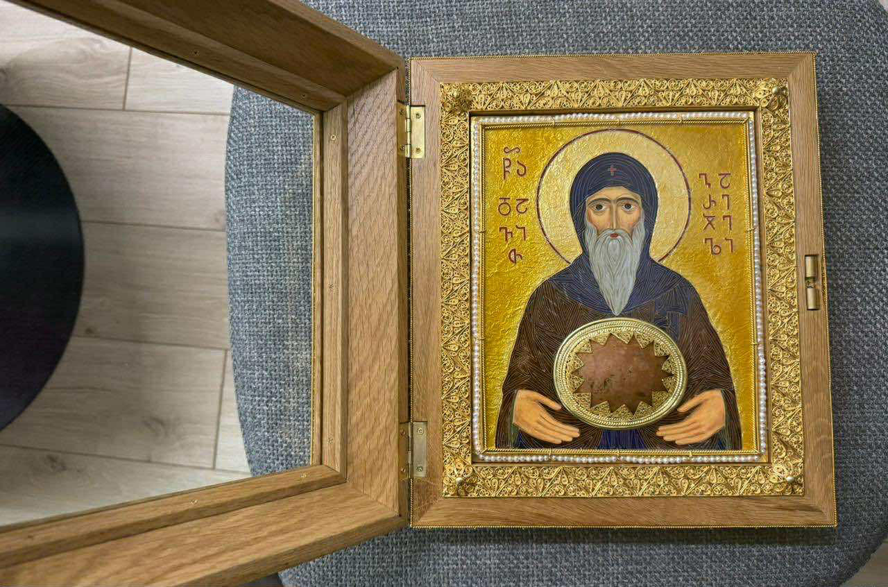 „საზოგადოება ივერიისა“ - სპეციალურად დამზადდა წმინდა მამა დავით გარეჯელის ხატი და ლუსკუმა, რომელშიც წმინდა მადლის ქვა ჩაბრძანდა