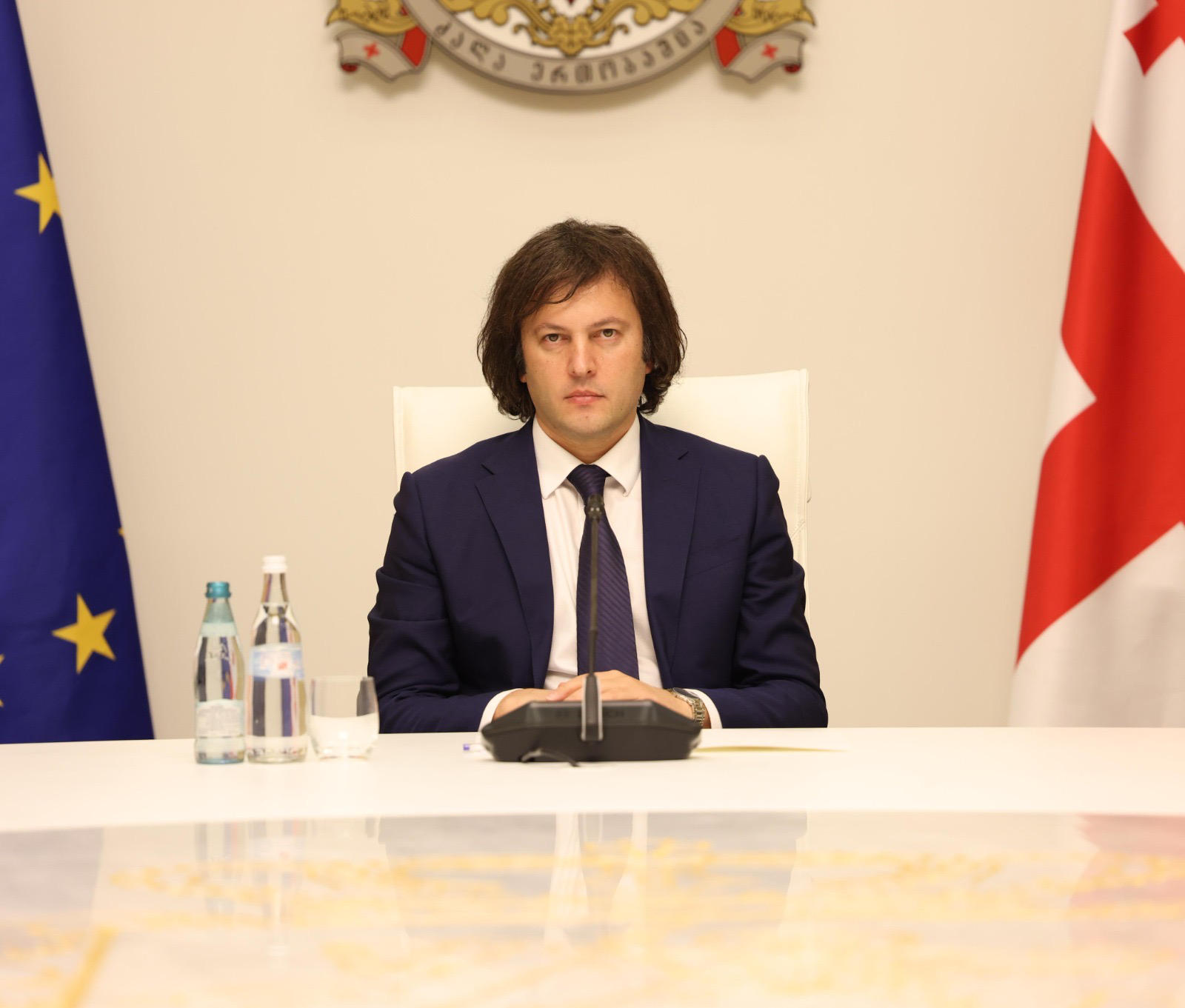 ირაკლი კობახიძე - ვულოცავ ყველა ჩვენს თანამოქალაქეს, რომელიც შობის დღესასწაულს 25 დეკემბერს აღნიშნავს, ვიზიარებ მათ სიხარულს, სიკეთეს და ბედნიერებას ვუსურვებ თითოეულ