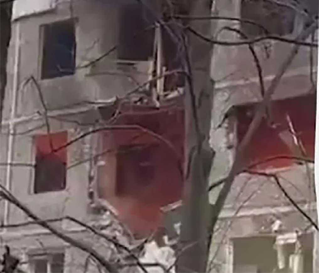 რუსებმა ჩერნიჰივში ხუთსართულიან საცხოვრებელ კორპუსს დაარტყეს - არის მსხვერპლი