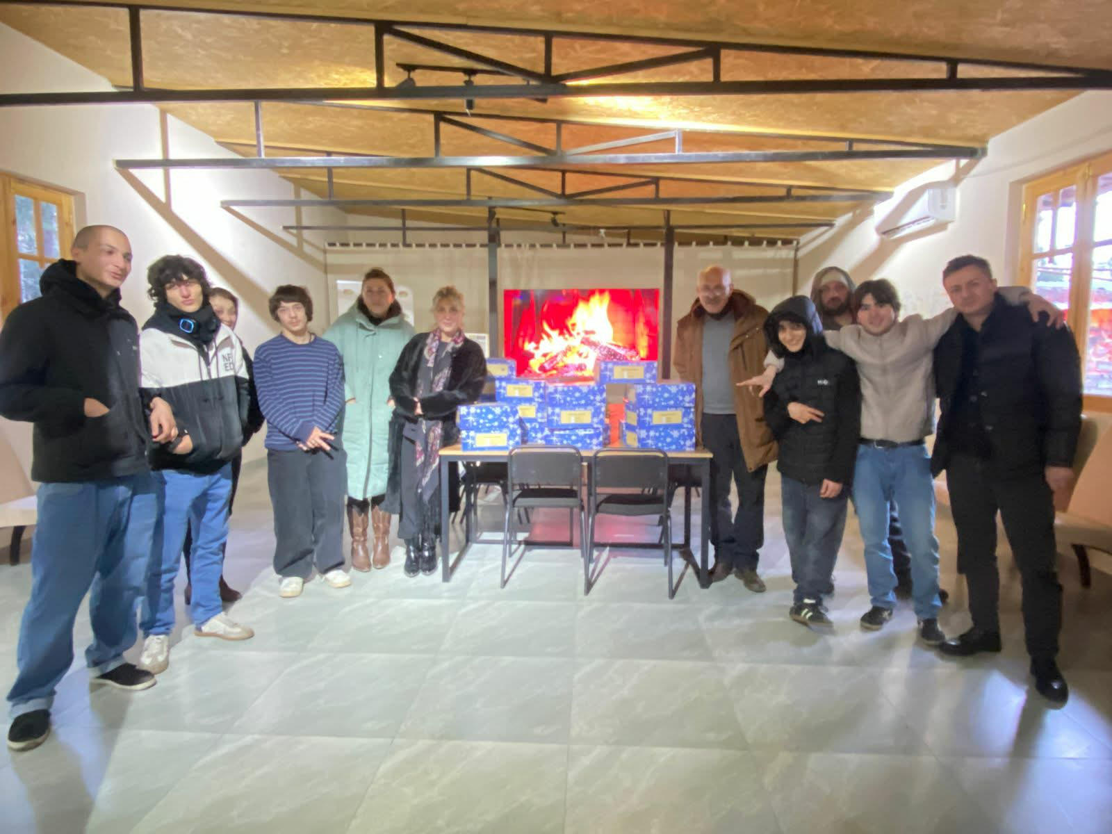 რელიგიის სააგენტო ახალგაზრდულ სახლს ახალ წელს ულოცავს