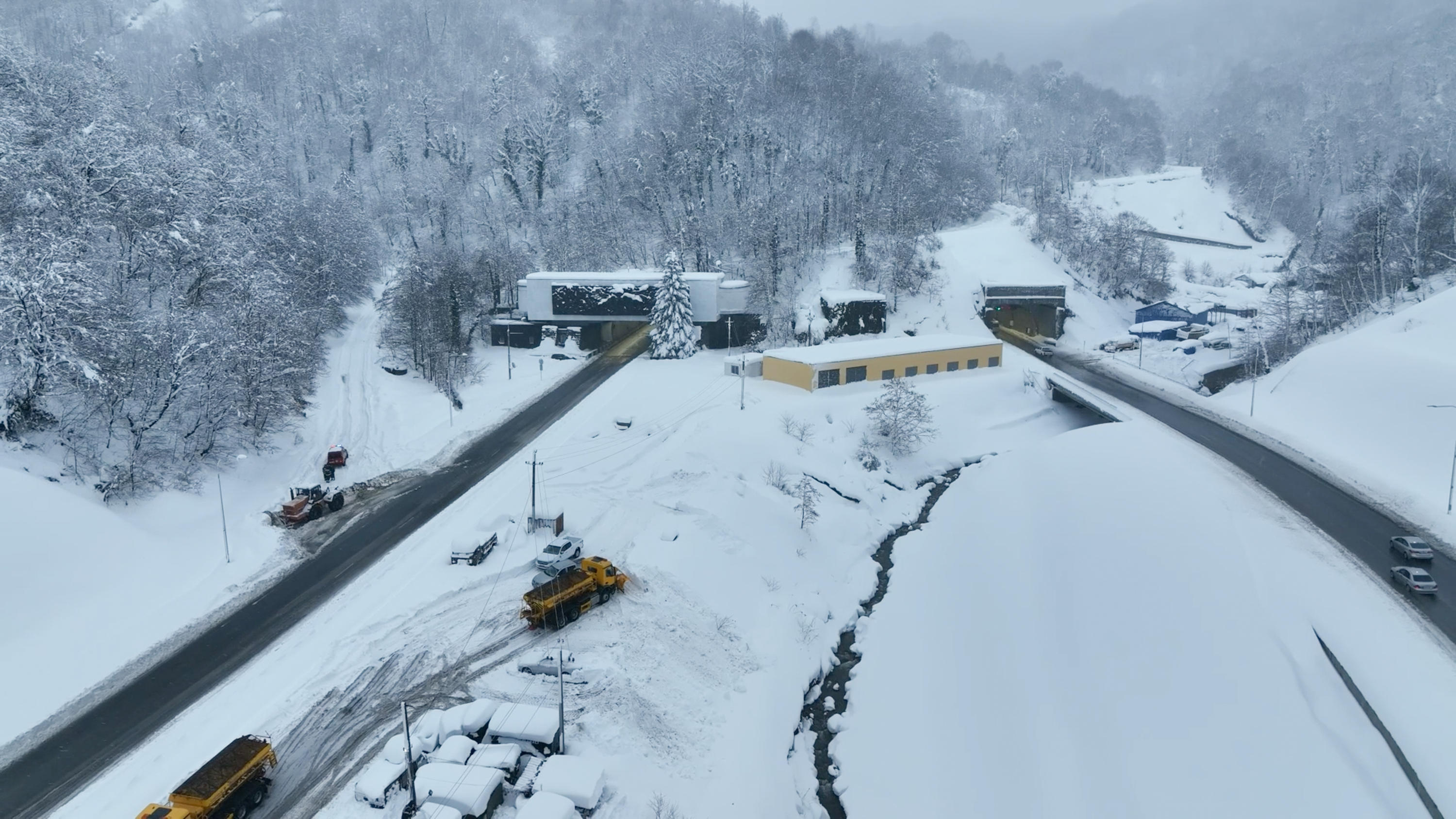 სურამის სატრანსპორტო კვანძი- ბოროთის მონაკვეთზე მისაბმელიანი და ნახევრადმისაბმელიანი ავტოტრანსპორტის მოძრაობა აღდგა