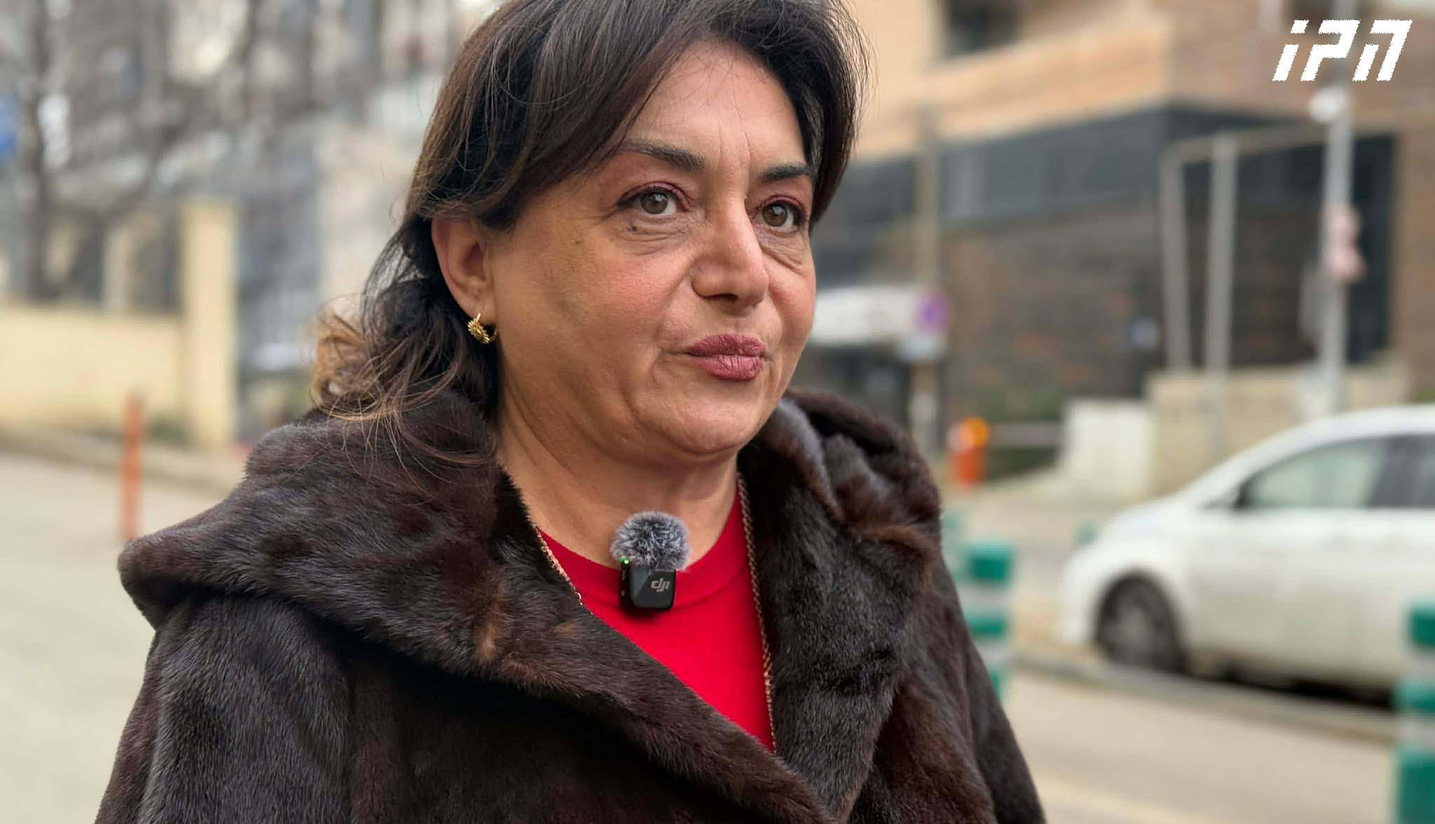 ადვოკატი - ევა შაშიაშვილის ქალიშვილი არის სტაციონარში, ამიტომ იძულებული გახდა, ბრალი ეღიარებინა და მტკიცებულებები უდავოდ ეცნო, მაგრამ ევას სტრატეგიული ობიექტის ხელში ჩაგდება და გადატრიალება არ უნდოდა