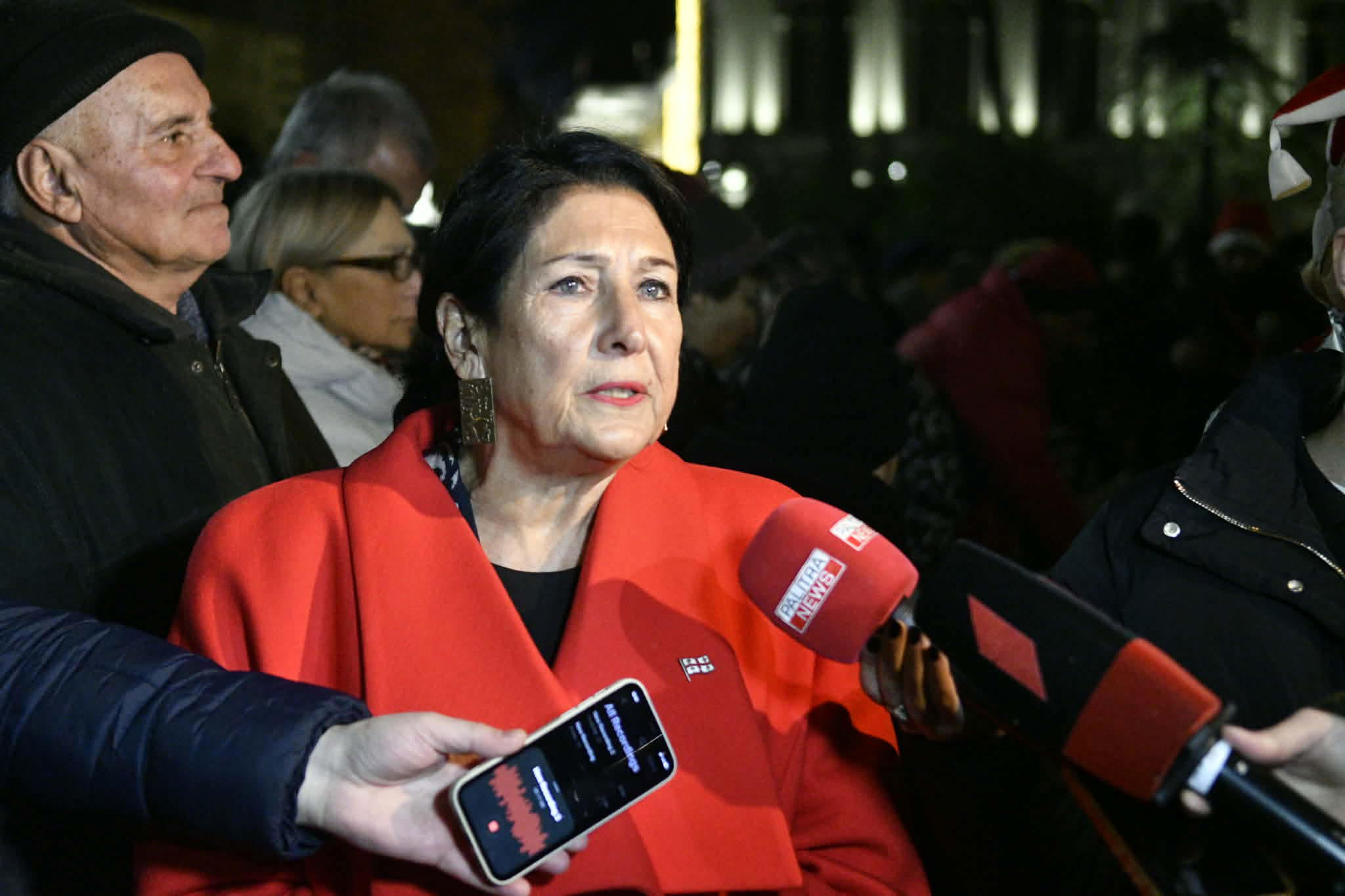 რუსთაველის გამზირზე აქციას სალომე ზურაბიშვილიც შეუერთდა