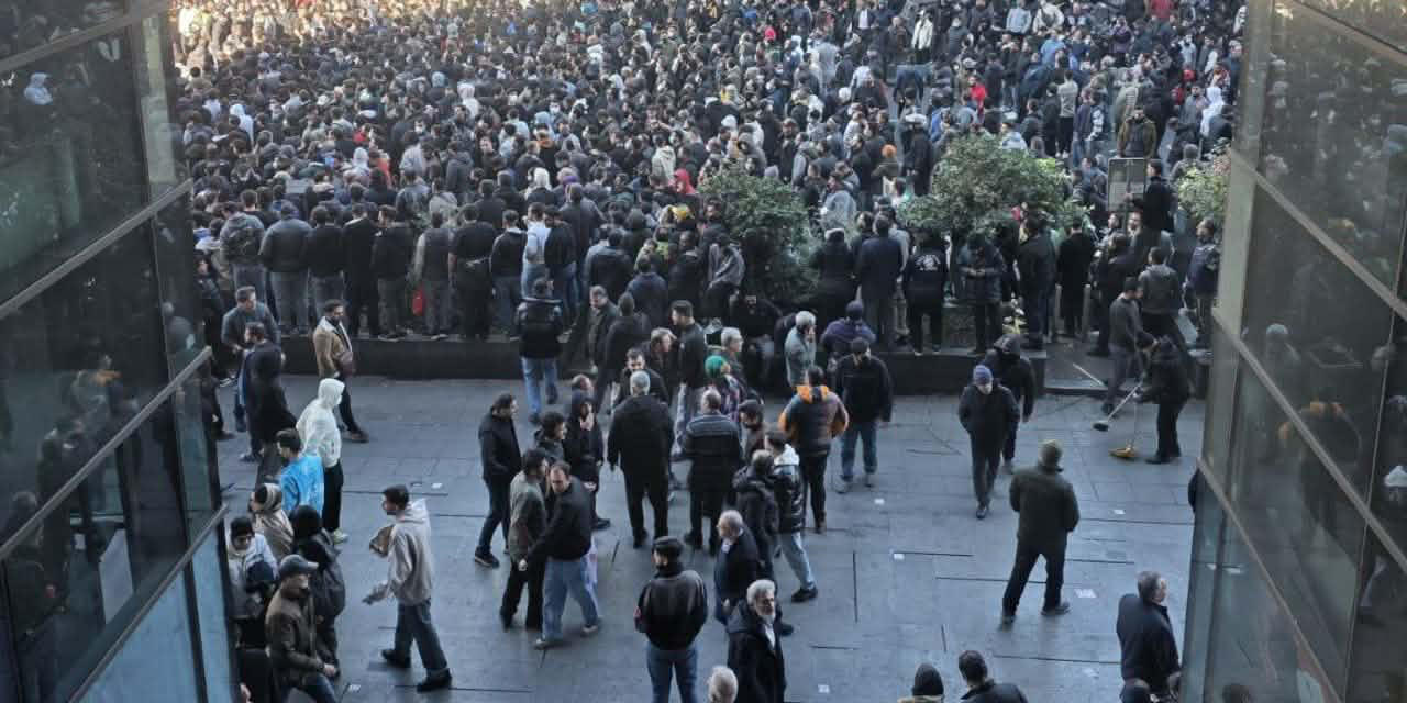 Reuters - ირანში მიმდინარე საპროტესტო აქციებზე ქვეყნის უსაფრთხოების ძალების წევრი დაიღუპა