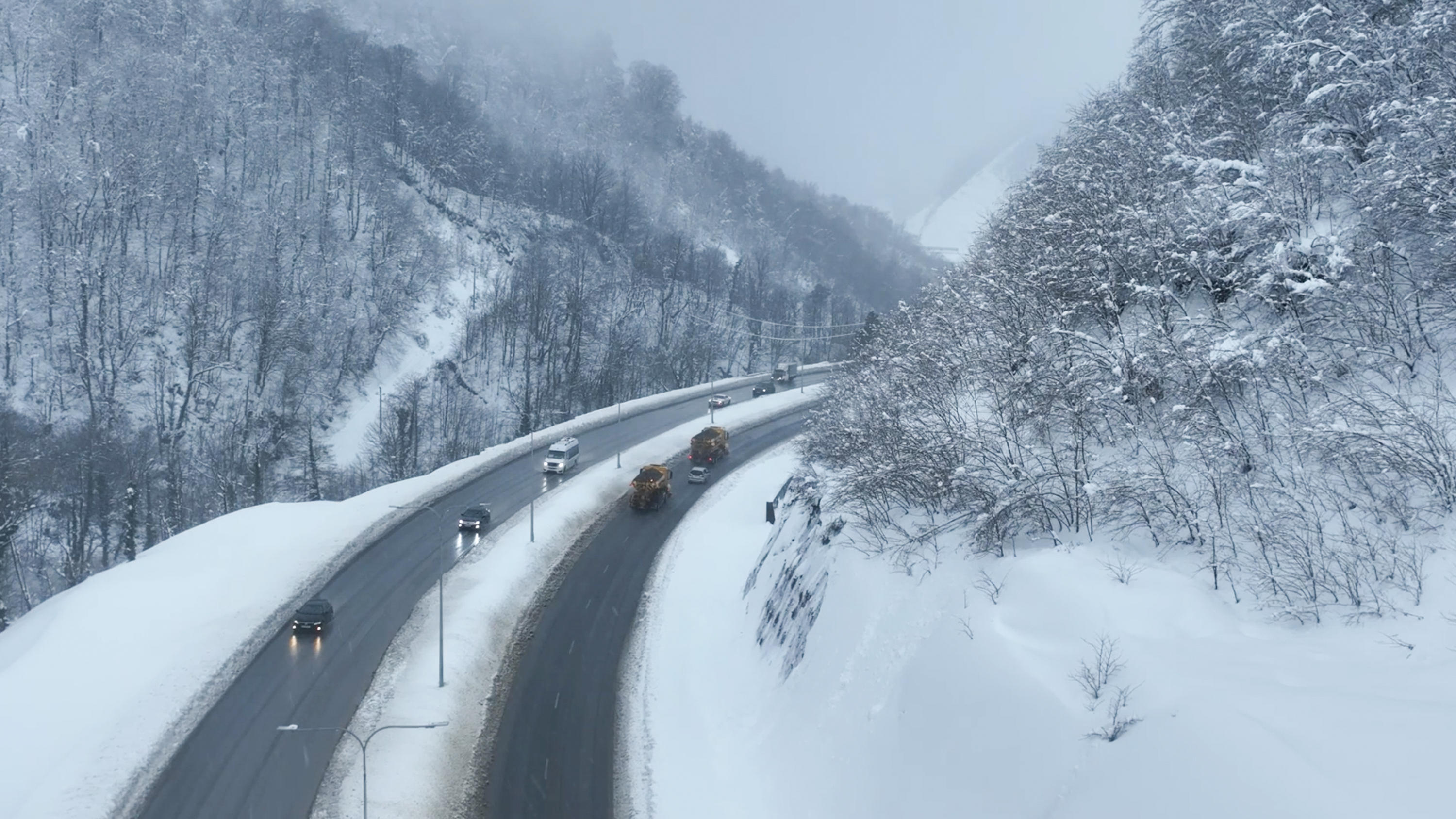 თბილისი-სენაკი-ლესელიძის საავტომობილო გზის ნატახტრის სატრანსპორტო კვანძზე მისაბმელიანი და ნახევრადმისაბმელიანი ავტოტრანსპორტის მოძრაობა აღდგენილია