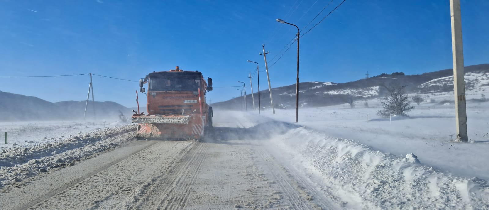 მერია - დედაქალაქში და შემოერთებულ ტერიტორიებზე გზები თოვლისგან გაიწმინდა და ტექნიკური მარილი დაიყარა