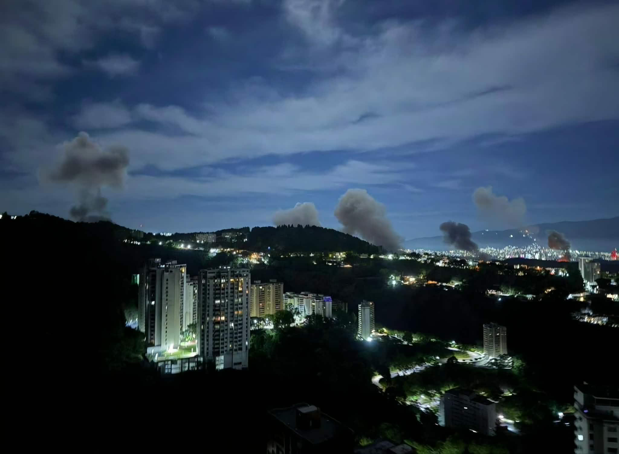 Reuters - ვენესუელას დედაქალაქში აფეთქებების ხმა ისმის