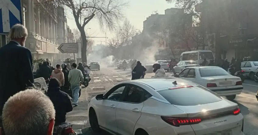 The Guardian - ირანში საპროტესტო აქციების დროს 20-ზე მეტი ადამიანი, მათ შორის 3 ბავშვი დაიღუპა - დაკავებულია 990 ადამიანი, პროტესტმა კი სულ მცირე 78 ქალაქი და 222 ლოკაცია მოიცვა