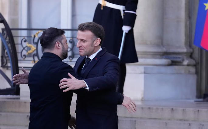 ვოლოდიმირ ზელენსკი ელისეის სასახლეში მივიდა