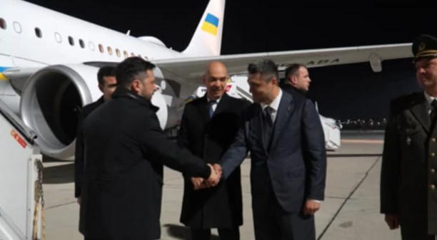 ვოლოდიმირ ზელენსკი კვიპროსში ჩავიდა