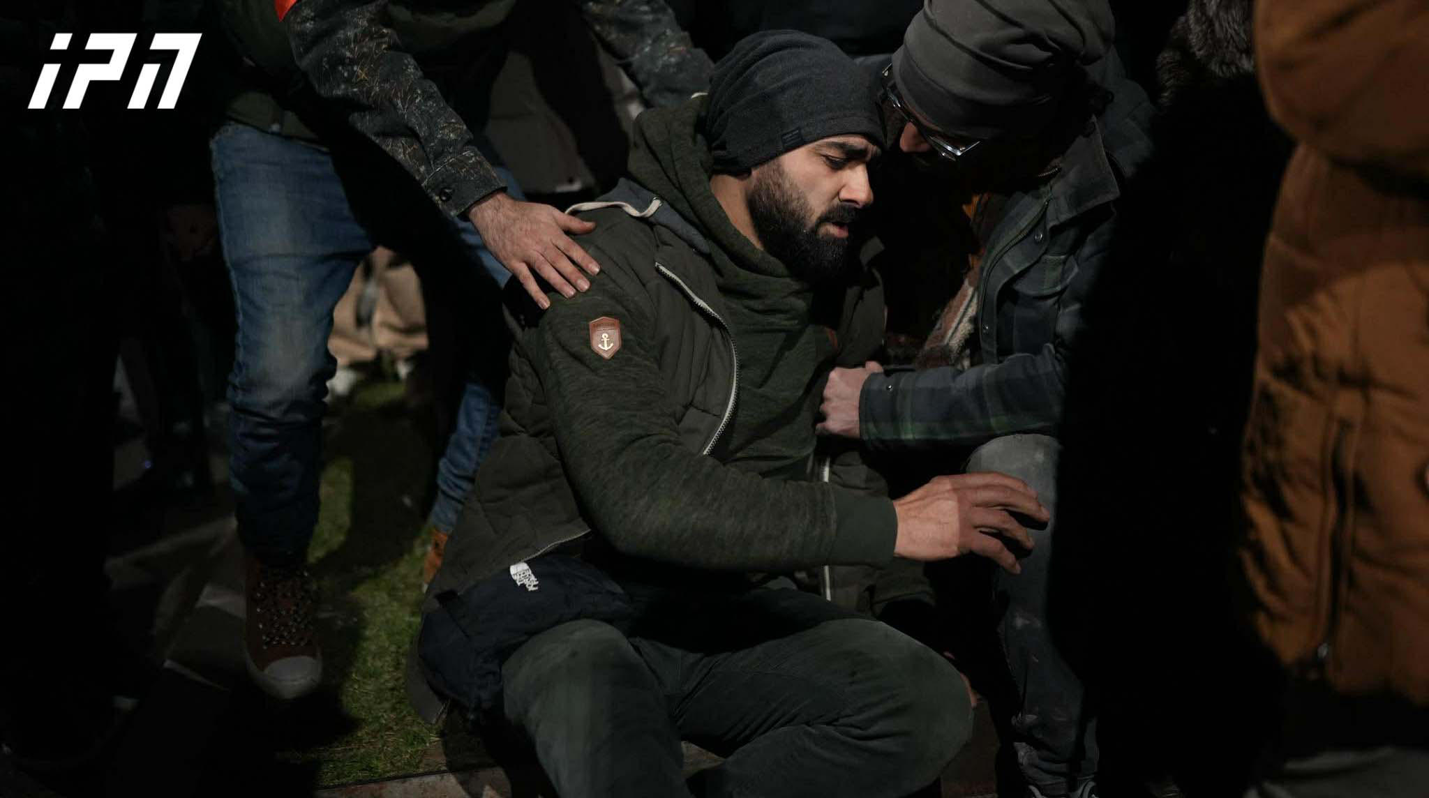 ირანის საელჩოსთან, სადაც აქცია მიმდინარეობს, პროტესტის ორი მონაწილე ცუდად გახდა