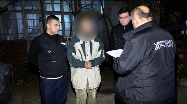 პოლიციამ შსს-ს ბალანსზე რიცხული ავტომანქანის დაზიანების ფაქტთან დაკავშირებით ერთი პირი დააკავა