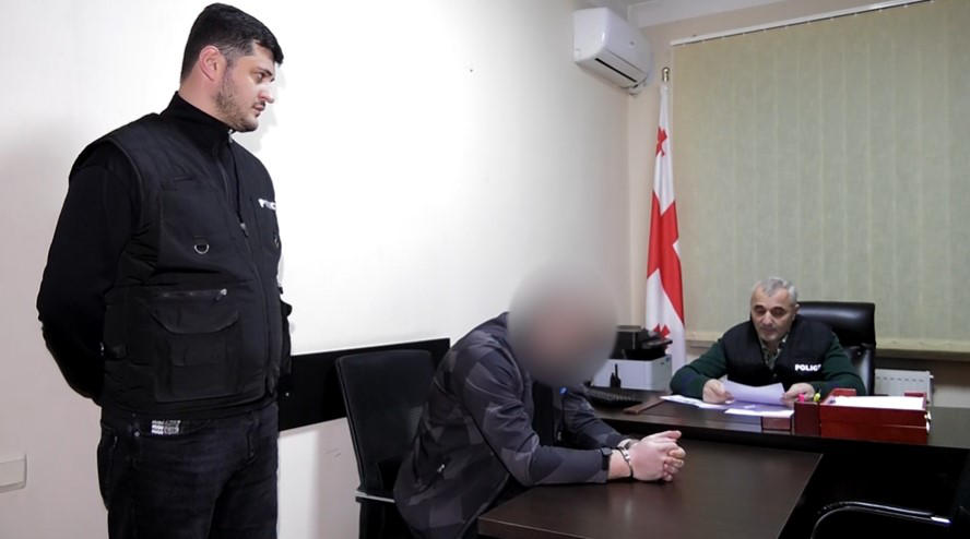 პოლიციამ ბათუმში განზრახ მკვლელობის მცდელობის ბრალდებით ერთი პირი დააკავა