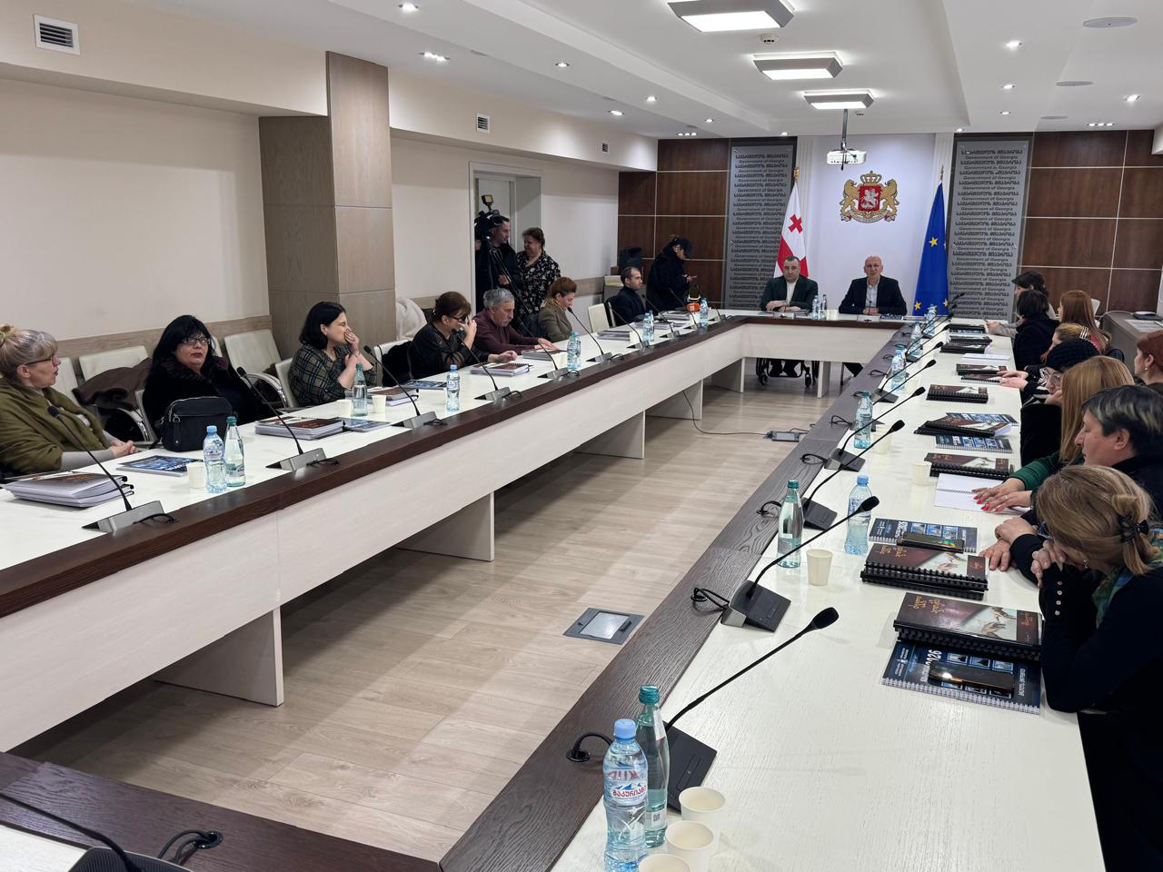 რელიგიის სააგენტომ უსინათლოთა კავშირის წარმომადგენლებს  ბრაილის შრიფტით დაბეჭდილი პროდუქცია გადასცა