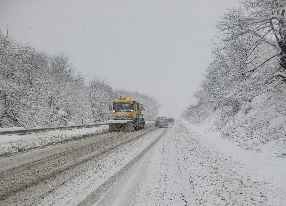 საავტომობილო გზების დეპარტამენტი გზებზე არსებულ ვითარებასთან დაკავშირებით ინფორმაციას ავრცელებს