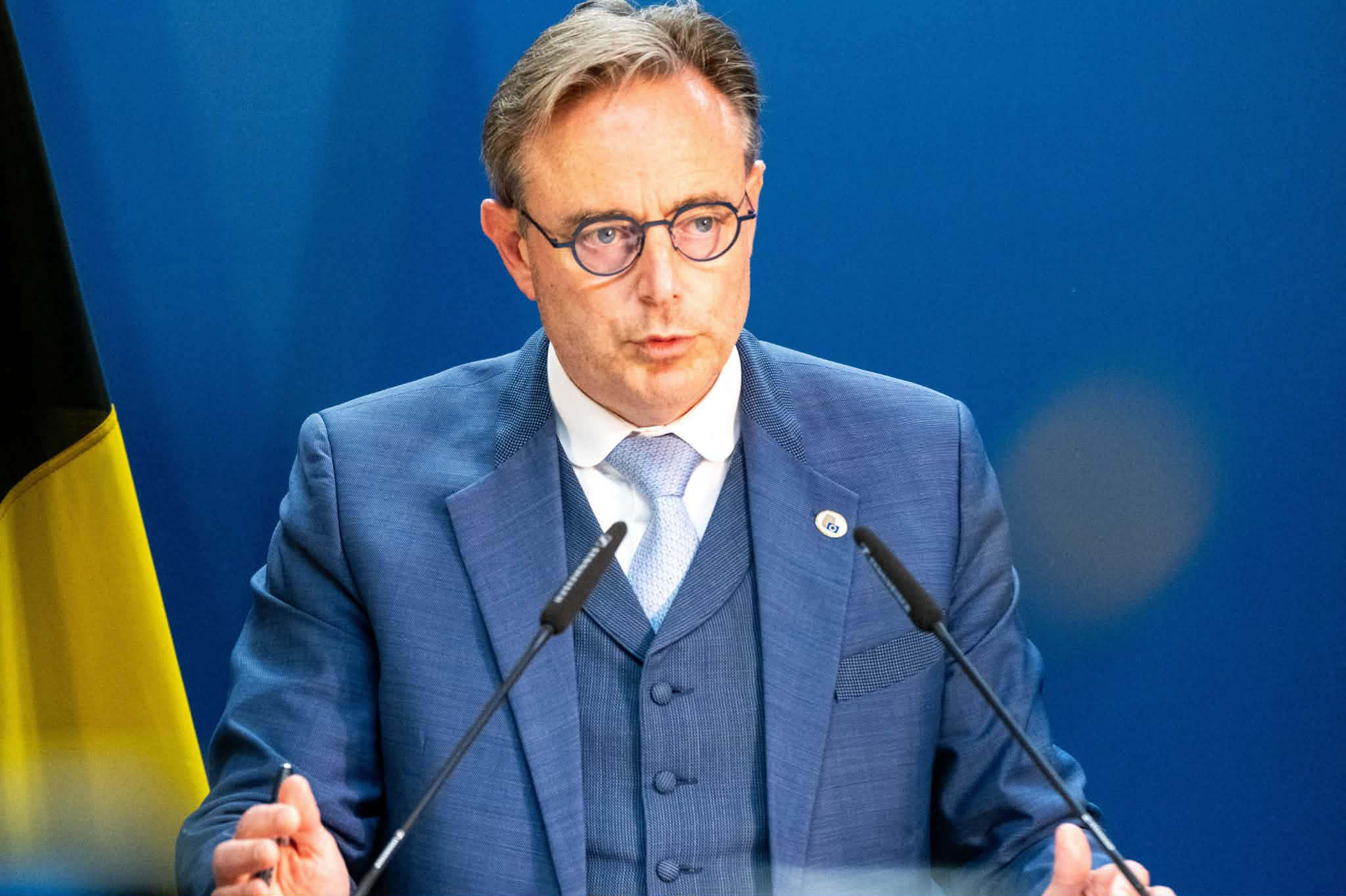 ბელგიის პრემიერ-მინისტრი - დონალდ ტრამპი წითელ ხაზებს კვეთს