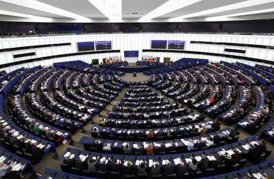 მედია - გრენლანდიაზე ტრამპის მუქარების ფონზე ევროპარლამენტმა აშშ-სთან სავაჭრო შეთანხმების რატიფიცირება გაყინა