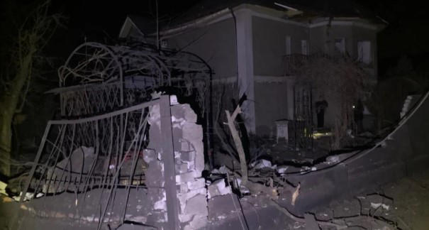 რუსებმა დნეპროპეტროვსკს დრონებით და რაკეტებით შეუტიეს, დაიღუპა ორი ადამიანი, დაზიანდა საცხოვრებელი სახლები და ავტომობილები