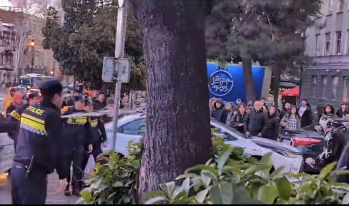 პოლიციამ 51-ე სკოლასთან მომხდარ ინციდენტთან დაკავშირებით ერთი პირი დააკავა