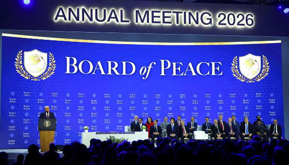 დავოსში „მშვიდობის საბჭოს“ წესდების ხელმოწერის ცერემონია მიმდინარეობს