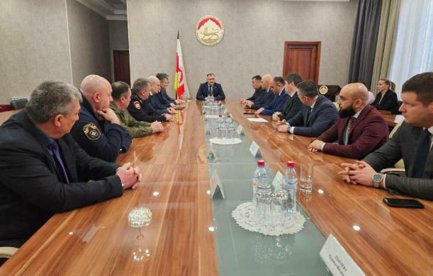 ე.წ. პრეზიდენტი ალან გაგლოევი - ახალი პრემიერ-მინისტრის კანდიდატურა პარლამენტს მალე წარედგინება