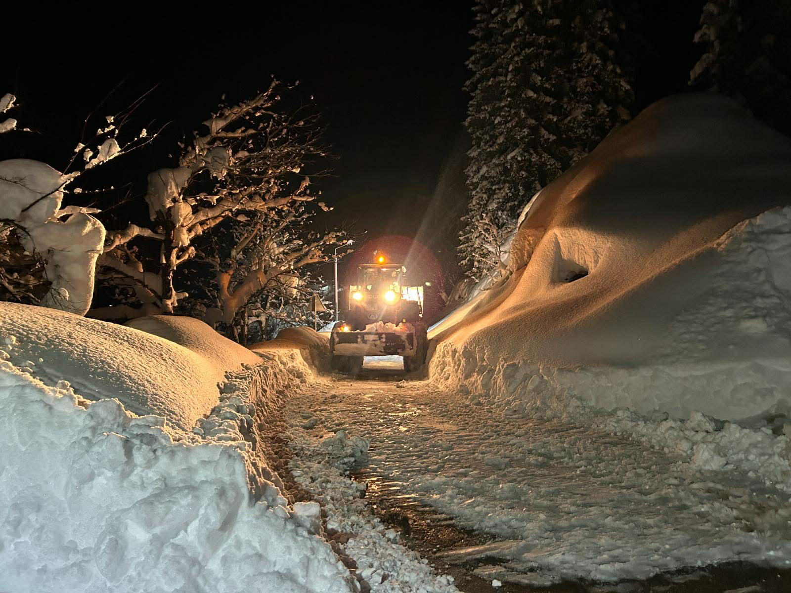 აჭარის მთავრობის ინფორმაციით, ყველა ადმინისტრაციულ ერთეულთან დამაკავშირებელი გზა გაწმენდილია