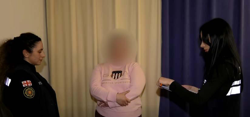 პოლიციამ დააკავა ქალი, რომელმაც მასთან არარეგისტრირებულ ქორწინებაში მყოფი მამაკაცი დანით დაჭრა