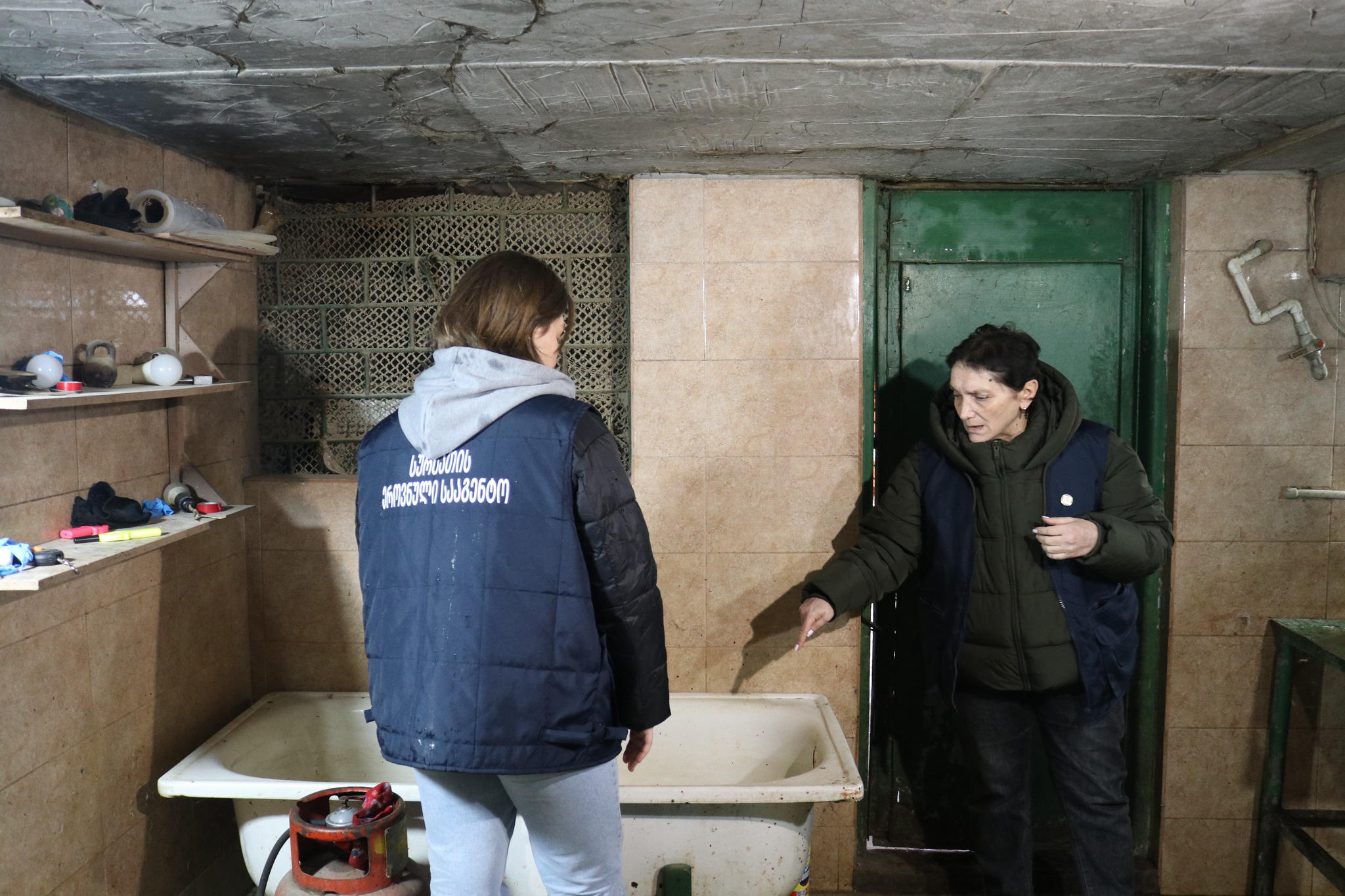 სურსათის ეროვნული სააგენტო - ქუთაისში არალეგალური სასაკლაო გამოვლინდა, სადაც პირი ვეტერინარული ზედამხედველობის გარეშე კლავდა და თვითნებურად მოწყობილ ობიექტში წვავდა გოჭებს - მას საწარმოო პროცესი შეუჩერდა