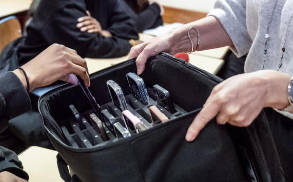 The Guardian - საფრანგეთის ეროვნულმა ასამბლეამ კანონპროექტი მიიღო, რომელიც 15 წლამდე ასაკის ბავშვებისთვის სოციალური მედიის გამოყენების აკრძალვას ითვალისწინებს