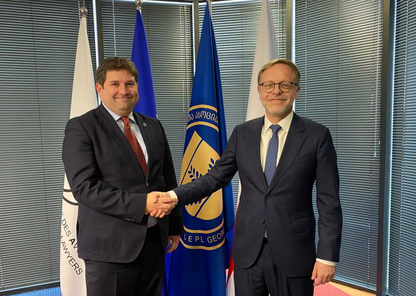 ადვოკატთა ასოციაციის თავმჯდომარე საფრანგეთის ელჩს შეხვდა