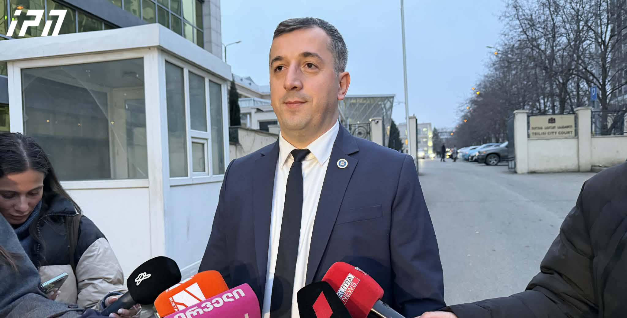 პროკურორი - საქმეში ბრალდებულის სტატუსი მხოლოდ ილია ღუდუშაურს აქვს, მაგრამ ეს არ ნიშნავს, რომ ბრალდებულთა წრე არ გაფართოვდება გამომდინარე იქიდან, რომ გამოძიება სხვადასხვა მიმართულებით მიმდინარეობს