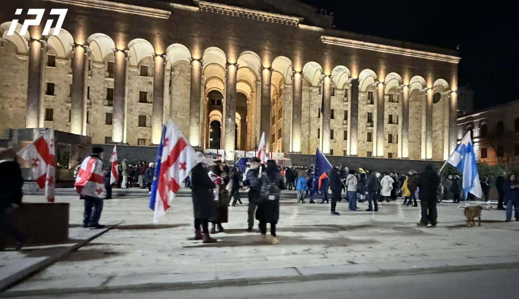 პარლამენტთან საპროტესტო აქცია მიმდინარეობს