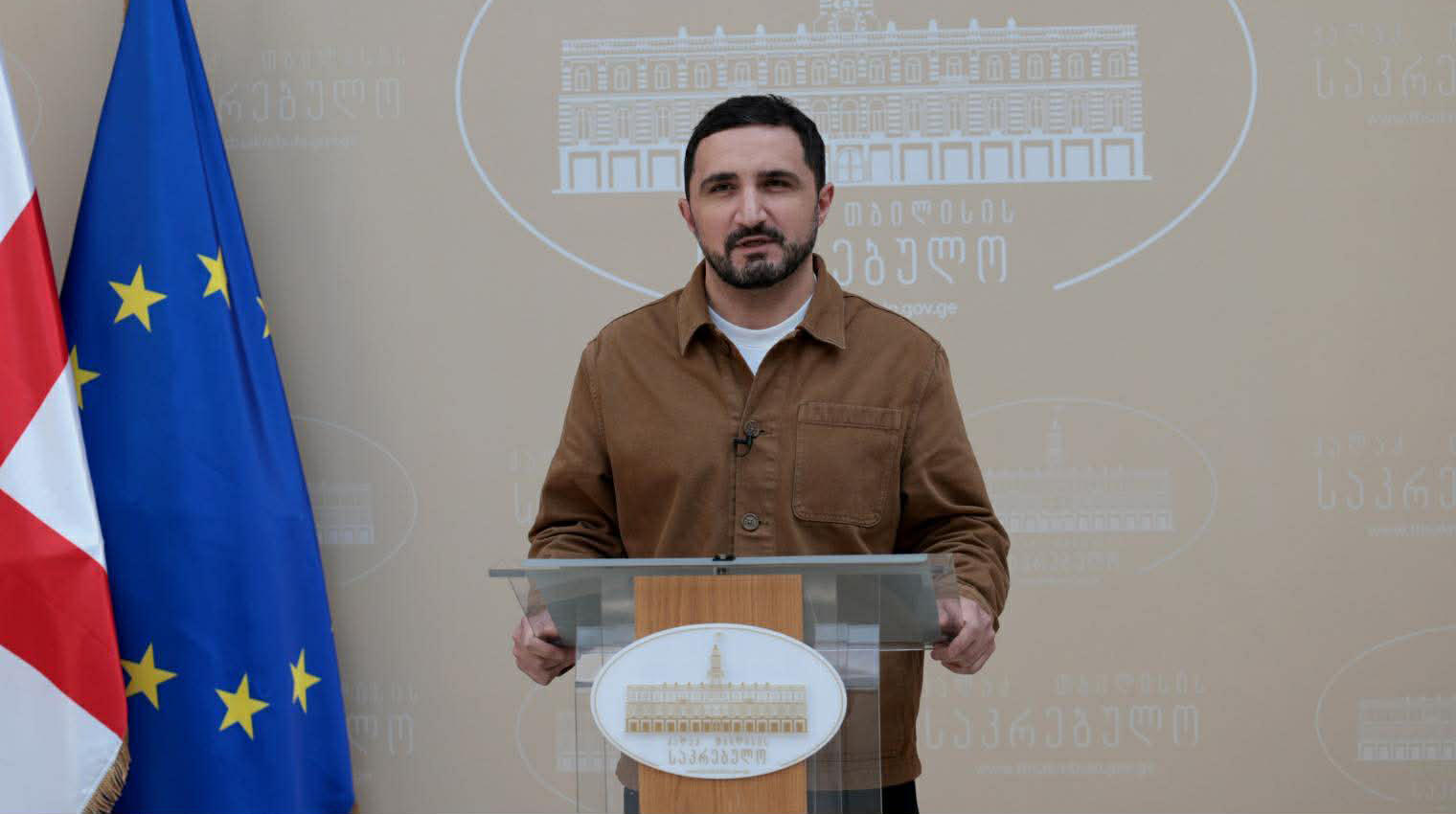 ნიკა ჩერქეზიშვილი - მერიამ უნდა გასცეს პასუხი, ვისი ბრალია საზოგადოებრივი ტრანსპორტის, პარკირების, ჯარიმების გაძვირება? კალაძე ალბათ იტყვის, რომ ვიღაც სხვები აძვირებენ, მაგრამ მუნიციპალური სერვისების გაძვირებას „გლობალურ ომის პარტიას“ ვერ დავაბრალებთ