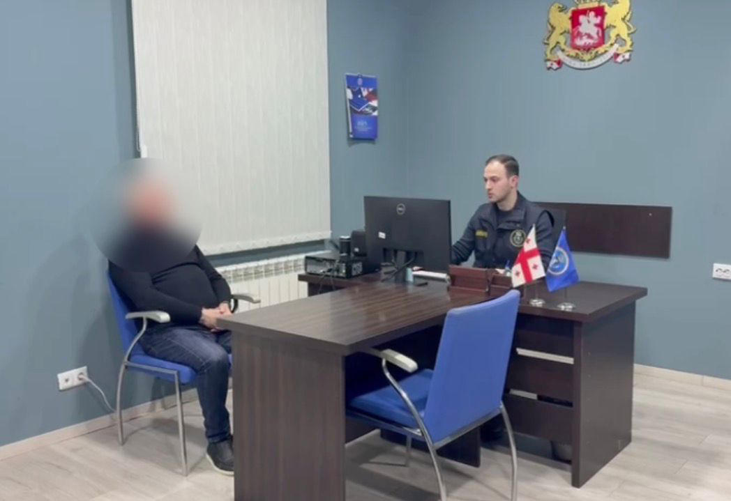 საგამოძიებო სამსახური - სურსათის ეროვნული სააგენტოს ინსპექტორი „ფერმერთა სახლს“, რომელიც ფალსიფიცირებული აგროქიმიკატის რეალიზაციას ახდენდა, ინსპექტირების შესახებ ინფორმაციას წინასწარ აწვდიდა - ბრალდებული დაკავებულია