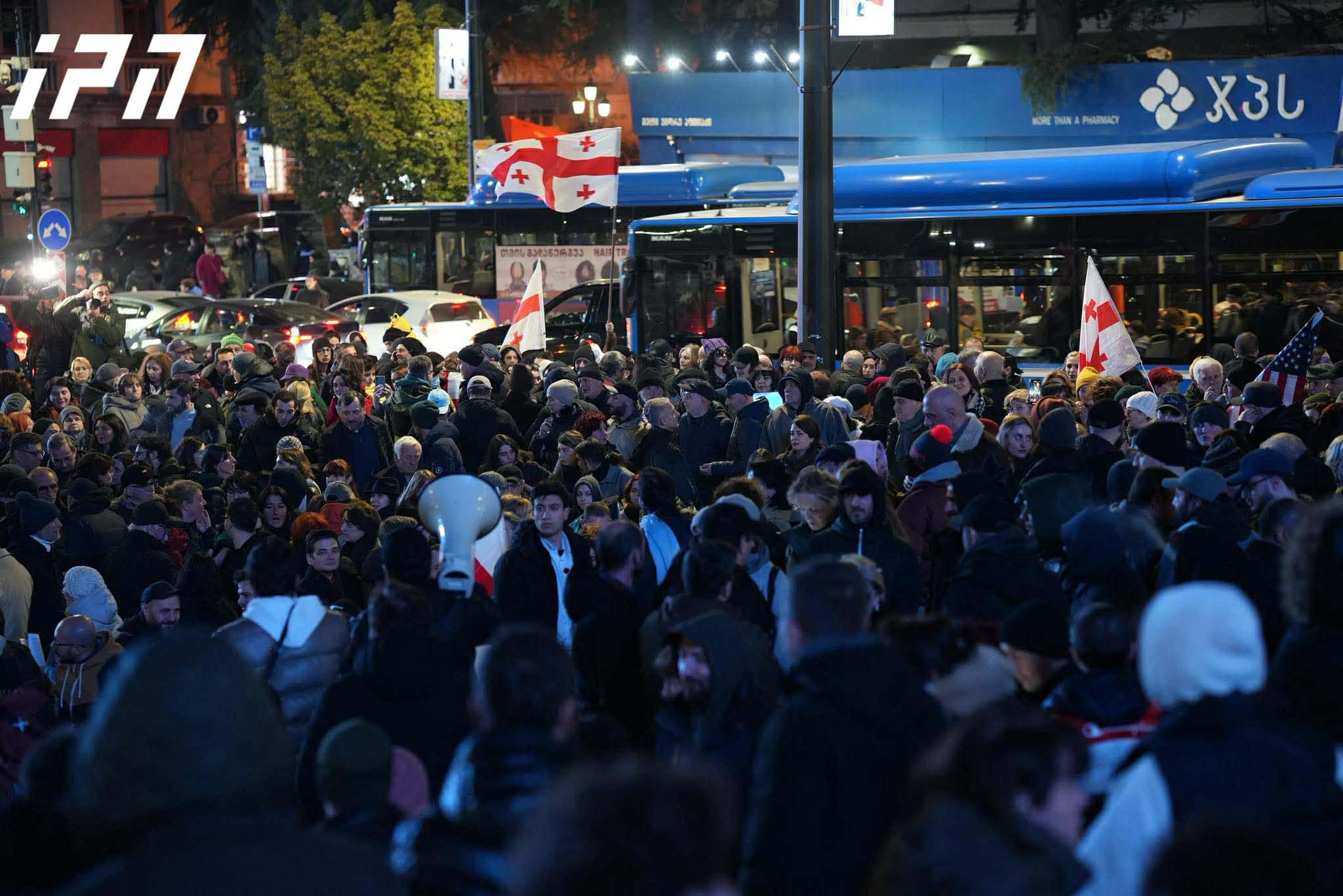 ფილარმონიიდან პარლამენტისკენ ლოზუნგით - „დაიცავი განათლება“, მარში მიმდინარეობს