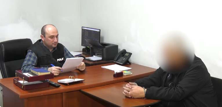 შსს - პოლიციამ უკანონო ცეცხლსასროლი იარაღები და საბრძოლო მასალა ამოიღო - დაკავებულია სამი პირი