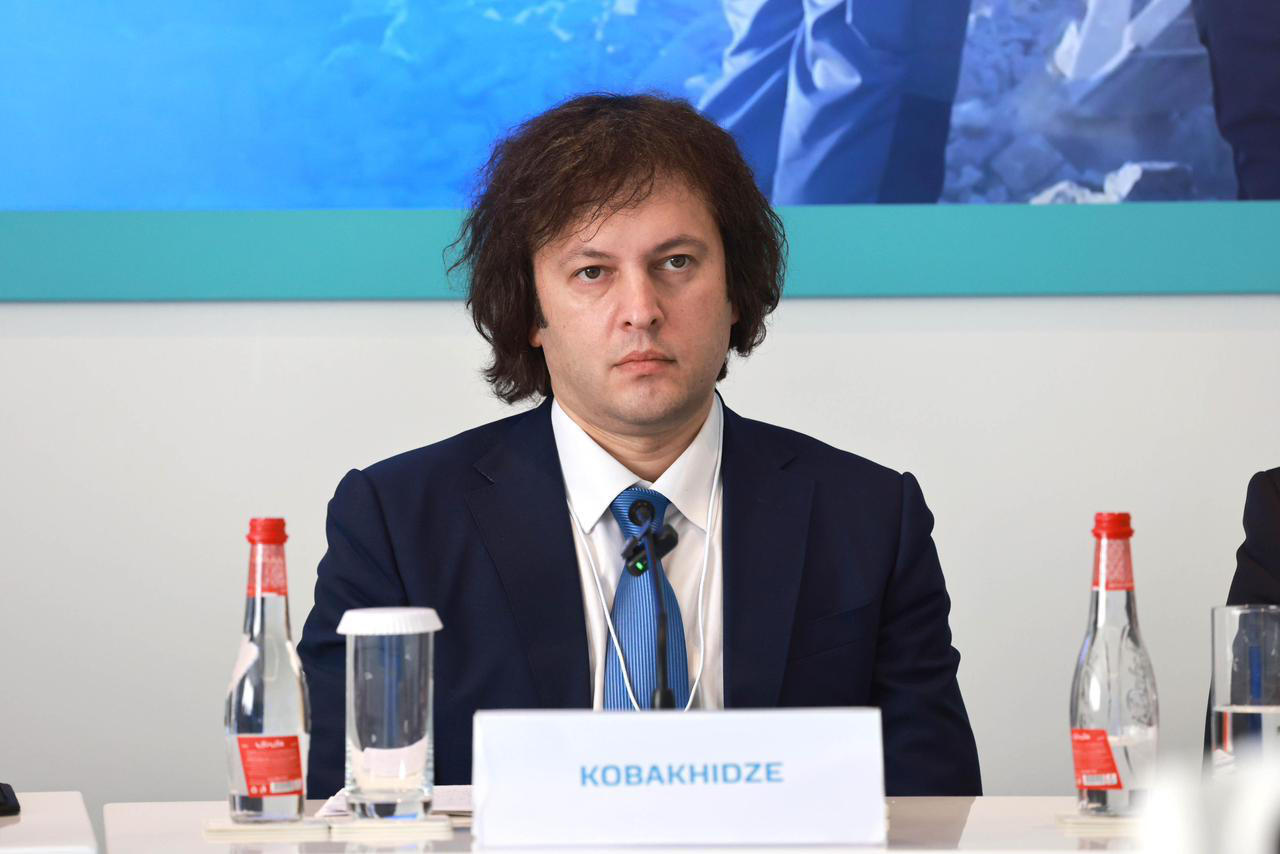 პრემიერი - ძალიან ლიბერალური ეკონომიკური პოლიტიკა გვაქვს, რაც ხელს უწყობს ეკონომიკურ ზრდას, საგადასახადო განაკვეთები ძალიან დაბალია და გვაქვს სწორი საგადასახადო პოლიტიკა - ასევე, ქვეყანაში კორუფციის დაბალი დონეა