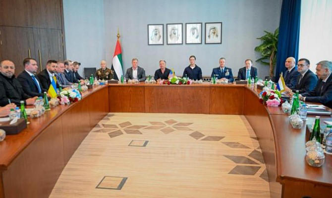 В Абу-Даби возобновились переговоры между Украиной, США и Россией