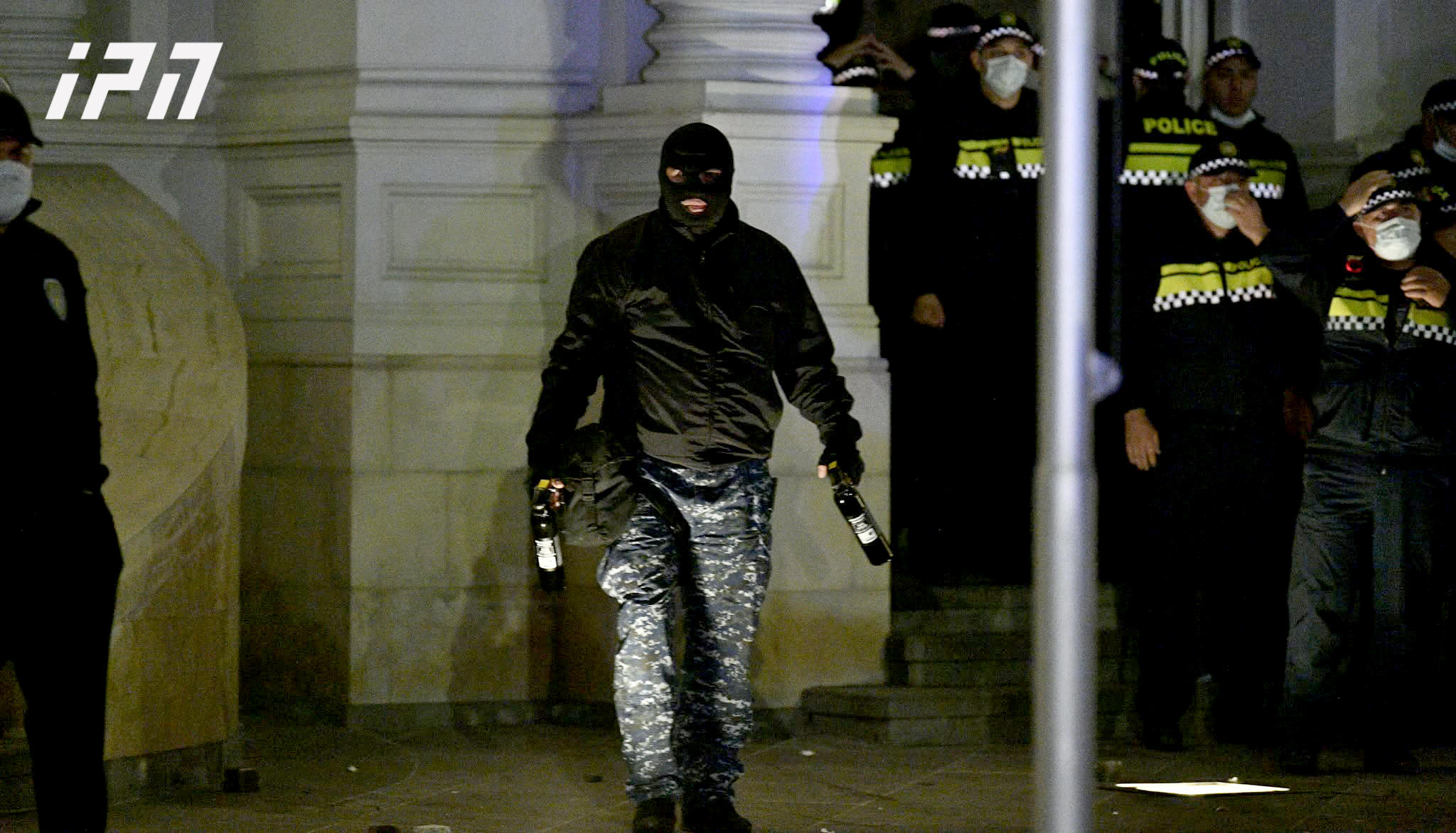 სპეცრაზმელი კითხვაზე, 4 ოქტომბრის აქციის მონაწილეთა მხრიდან შეურაცხყოფა რაში გამოიხატებოდა - შენს ქვეყანას რომ ანგრევენ და გეუბნებიან, ჩვენკენ გადმოდიო, ესაა შეურაცხყოფა!