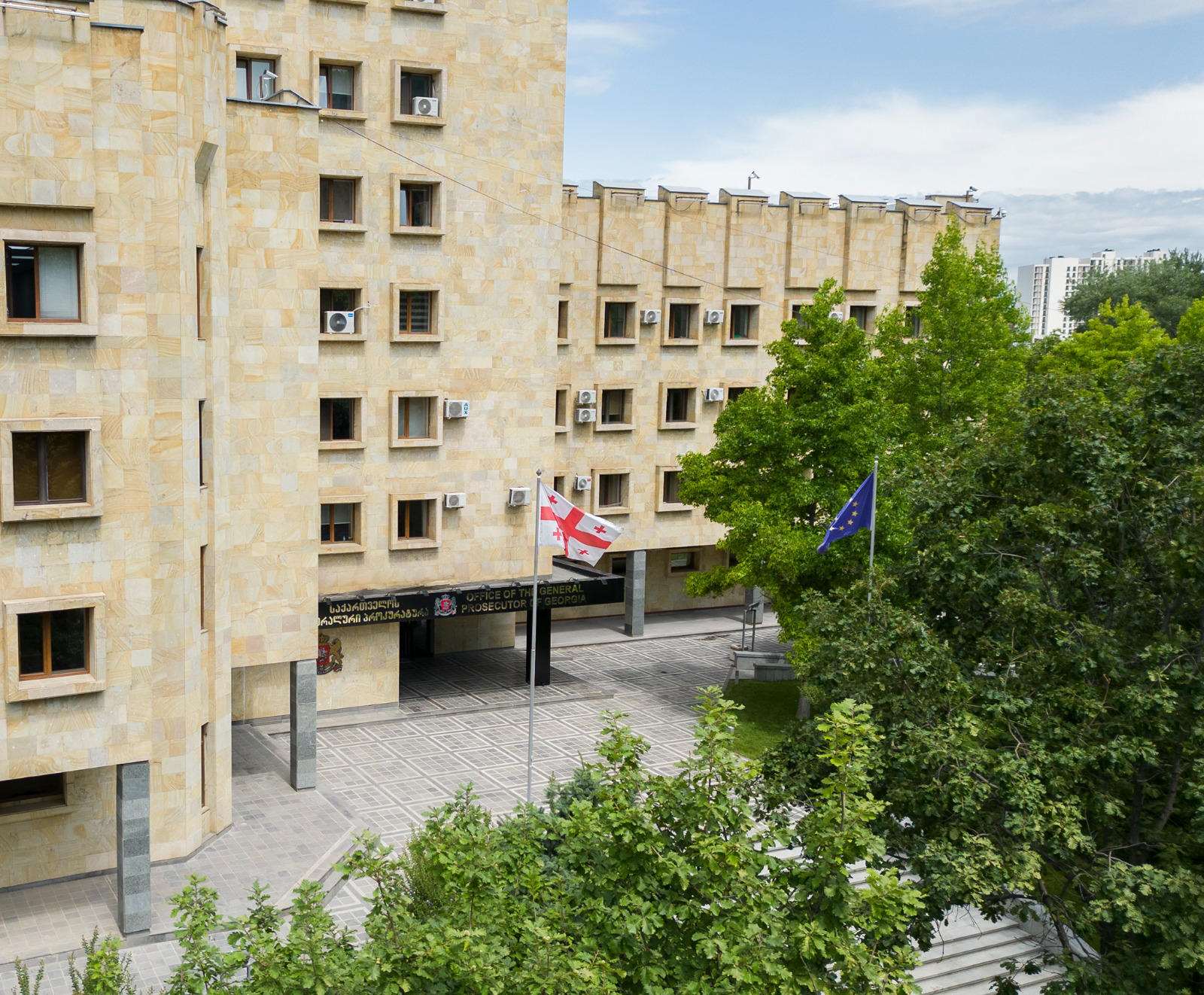 პროკურატურა „რატის ბარში“ მომხდარი განზრახ მკვლელობის ფაქტზე ბრალდებულისთვის სასჯელის გამოტანასთან დაკავშირებით, ინფორმაციას ავრცელებს