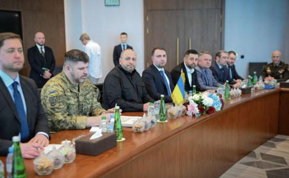 აბუ-დაბიში უკრაინას, აშშ-სა და რუსეთს შორის მოლაპარაკებები დასრულდა