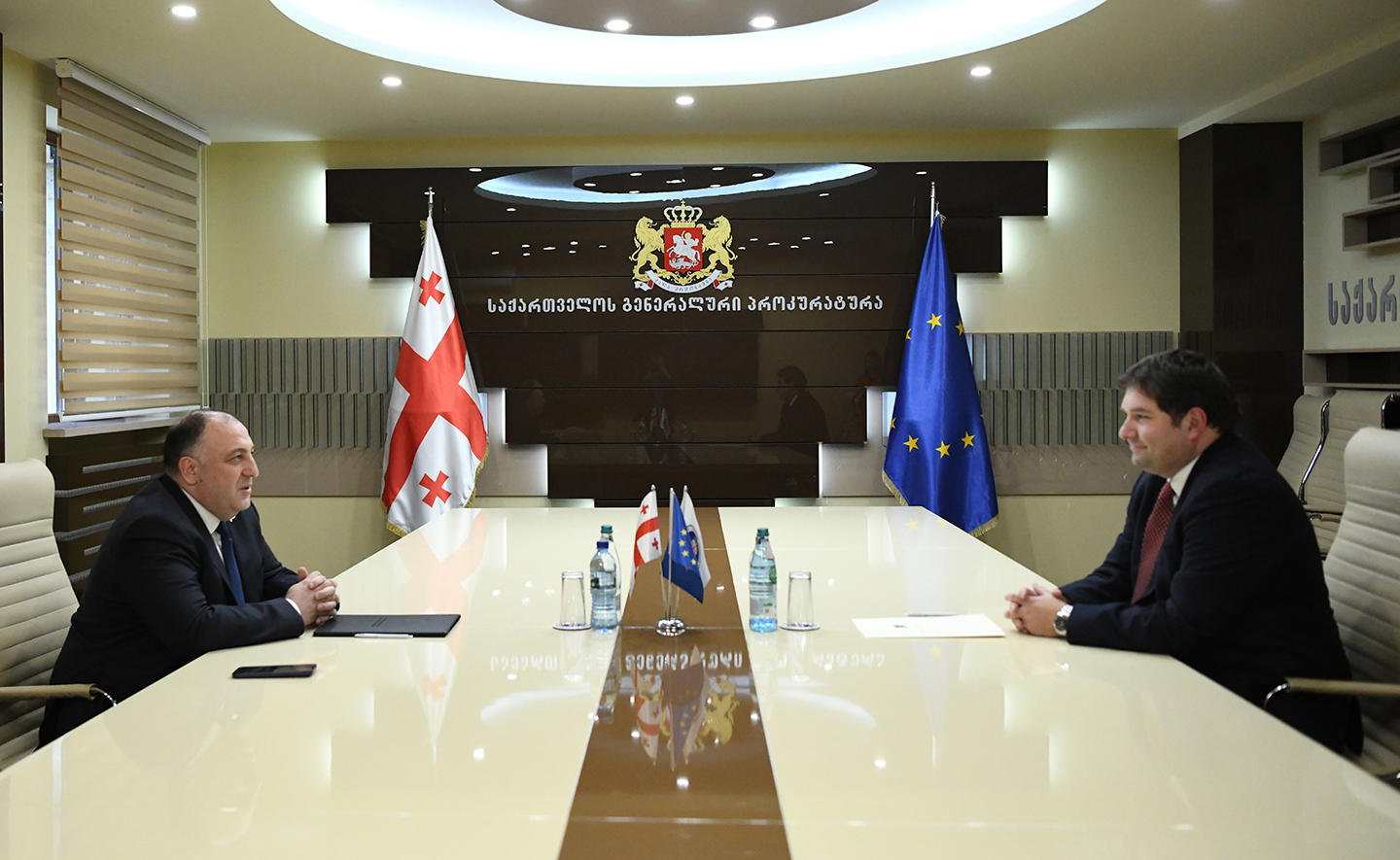 ადვოკატთა ასოციაციის თავმჯდომარე გენერალურ პროკურორს შეხვდა