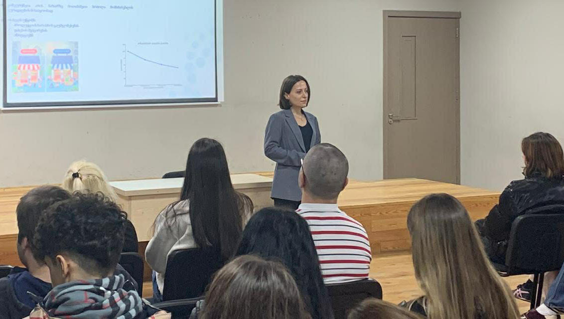 GCCA-ის წარმომადგენლებმა თბილისის N 132-ე და N 169-ე საჯარო სკოლებში საინფორმაციო-საგანმანათლებლო შეხვედრები გამართეს