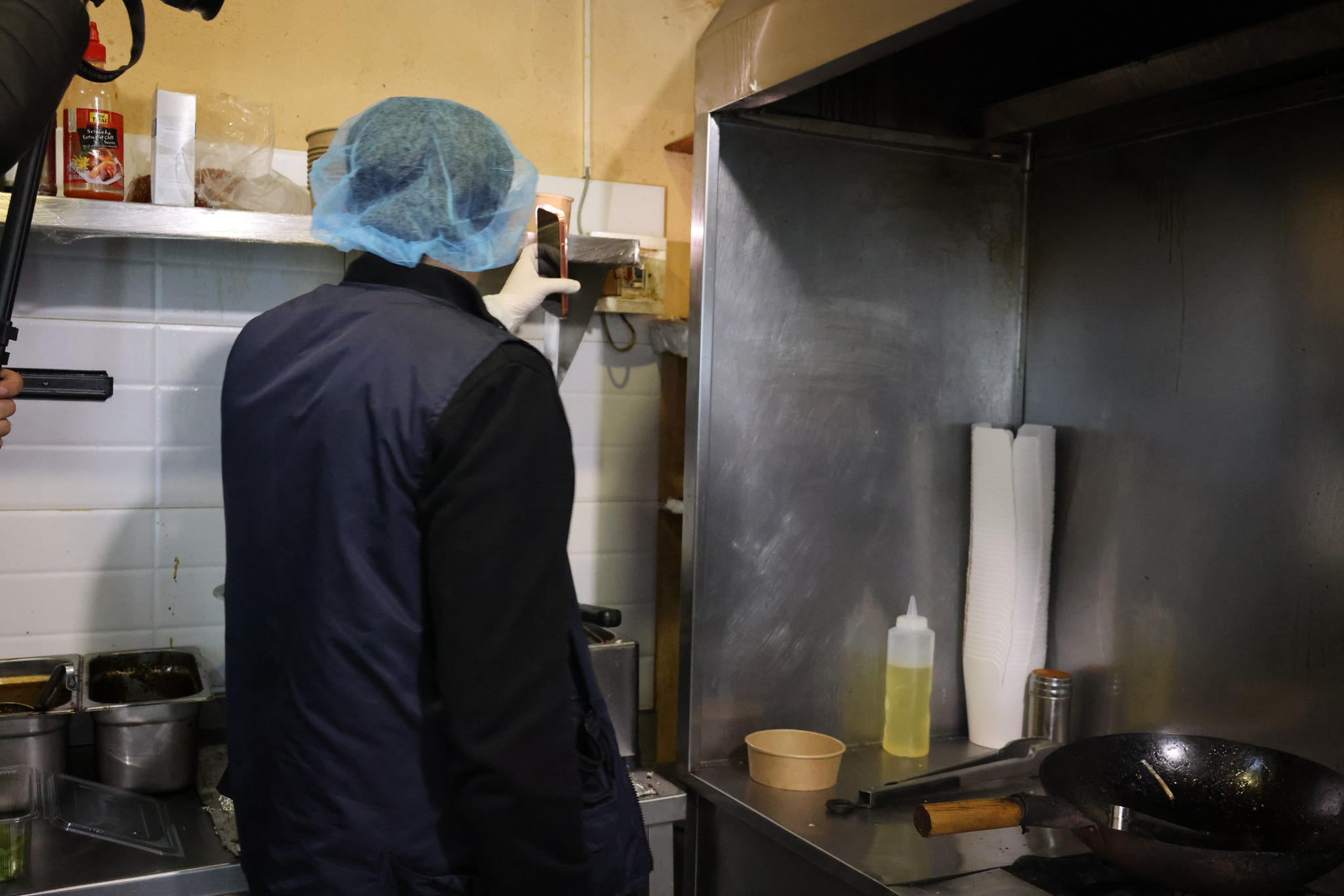 თბილისში კვების 9 ობიექტს საწარმოო პროცესი შეუჩერდა - დარღვევებს შორის, გამოვლინდა ვადაგასული სურსათიც